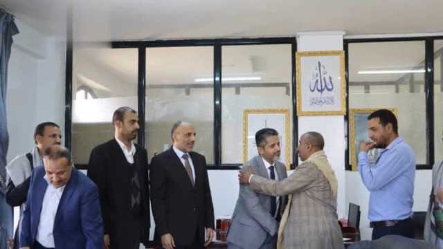 الاطلاع على سير العمل ومستوى الانضباط في الأمانة العامة لرئاسة الجمهورية