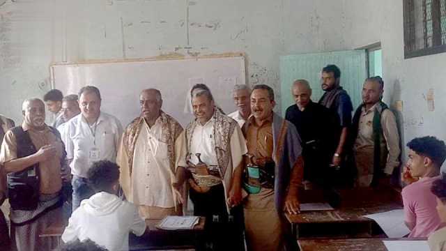 تفقد سير اختبارات الشهادة الأساسية في الحديدة