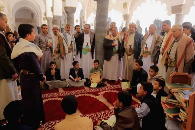 وزير الشباب يتفقد أنشطة المدارس الصيفية في بني الحارث
