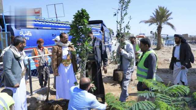 عوض يدشن موسم التشجير في الشوارع الرئيسية بمحافظة صعدة