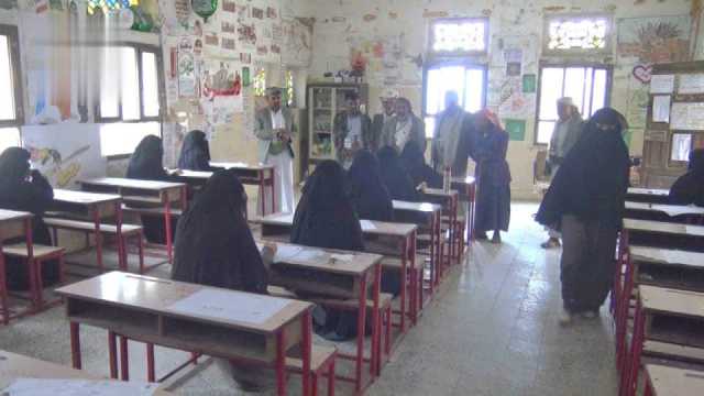 تفقد الدورات الصيفية والاختبارات في مديرية مناخة