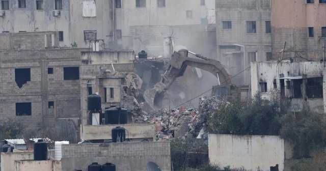 العدو الصهيوني يهدم 24 منزلاً بالضفة خلال 10 أيام