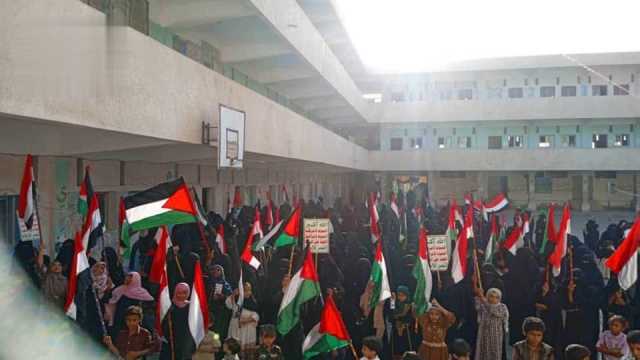 وقفة نسائية في الحديدة دعماً لغزة وتنديدًا بالعدوان الأمريكي الصهيوني