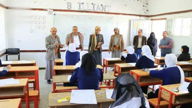 تفقد الاختبارات الأساسية في مديريتي صنعاء الجديدة وسنحان