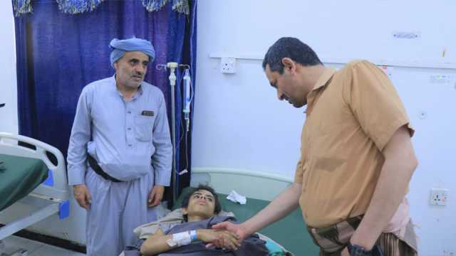 نائب وزير الصحة يتفقد جرحى مجزرة ميناء رأس عيسى بالحديدة