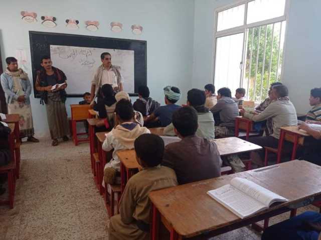 البشري يتفقد أنشطة الدورات الصيفية في مربع مدينة الحديدة