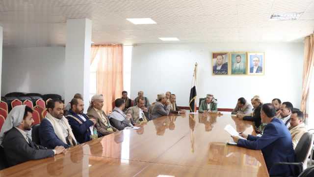 اجتماع في إب لمناقشة خطة النزول الميداني لقيادة المحافظة والتعبئة العامة
