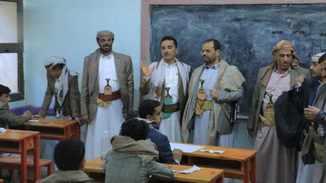 عوض يتفقد اختبارات الشهادة الأساسية العامة في صعدة