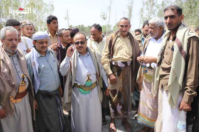 الاطلاع على حجم الأضرار بمبنى مؤسسة المياه بالمنصورية جراء العدوان الأمريكي بالحديدة