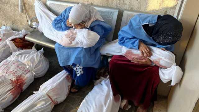 الإعلام الحكومي: العدو يرتكب مجزرة مُروعة بحق النازحين في عيادة “أونروا” بجباليا