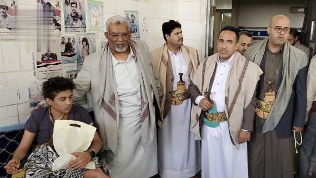 باجعالة يتفقد الجرحى في مستشفى السبعين بالأمانة