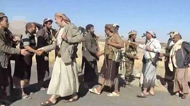 الأمير وطعيمان يتفقدان أحوال المرابطين في عدد من الجبهات بمأرب