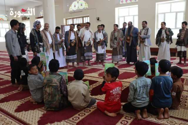 المحافظ ادريس يتفقد أنشطة الدورات الصيفية بمديرية الزاهر