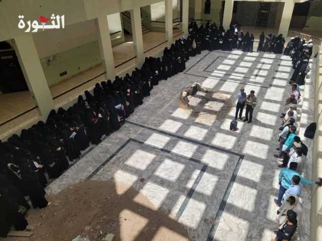 وقفات احتجاجية بجامعة الحديدة تنديدًا بالجرائم الأمريكية ودعمًا لغزة