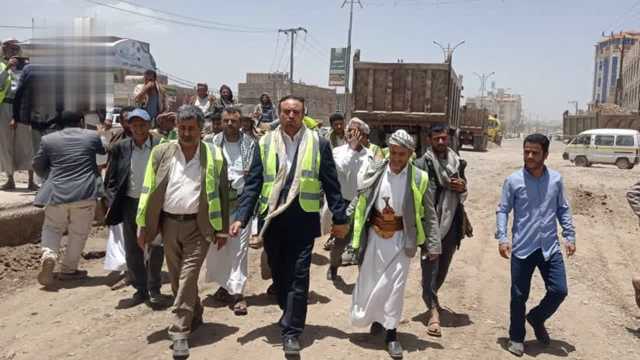 عباد والمداني يتفقدان مشروعي صيانة وترميم وادي أحمد وشارع البحث في بني الحارث