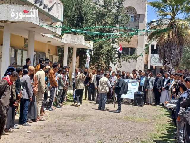 وقفة احتجاجية بجامعة ذمار نصرة لغزة وتنديدا بجرائم العدو الصهيوني بحق الفسطينيين