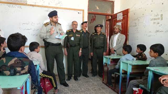 مدير عام القوى البشرية يتفقد أنشطة المدارس والدورات الصيفية بمديرية بني الحارث