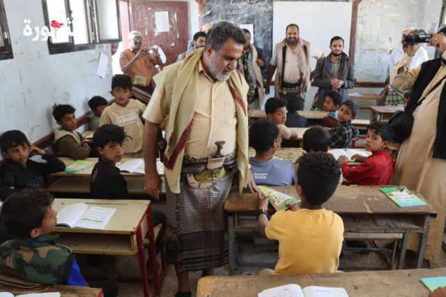 محافظ البيضاء يتفقد أنشطة الدورات الصيفية في مديرية مكيراس