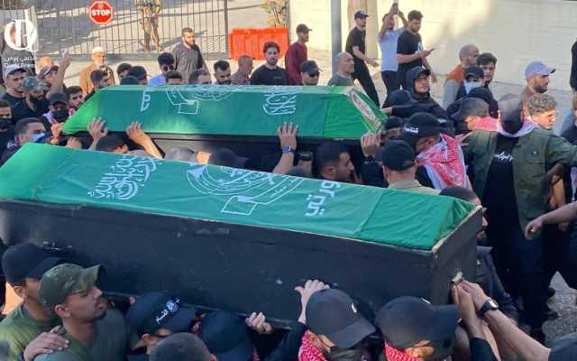 الآلاف يشاركون في جنازة القائد “القسامي” حسن فرحات وأفراد من عائلته في صيدا