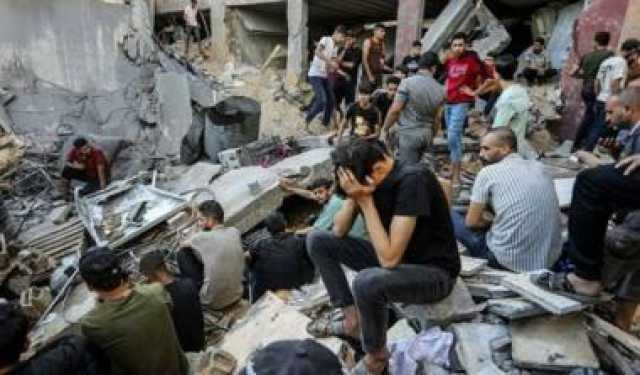 الطواقم الطبية: انتشال ستة شهداء فلسطينيين بقصف العدو منزلاً شرق غزة