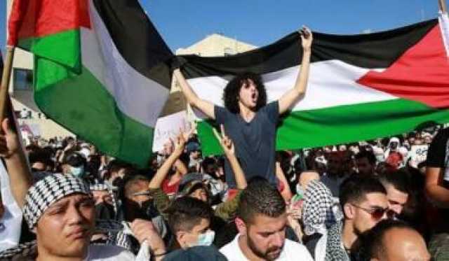 العدو الصهيوني يقمع مسيرة طلابية بالقدس تضامنا مع غزة