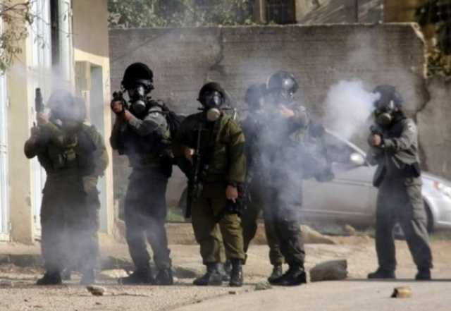 إصابة فلسطينيين بالاختناق خلال اقتحام العدو الصهيوني جنوب نابلس