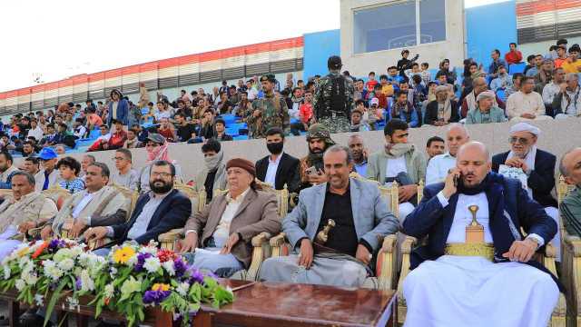 رئيس الوزراء يحضر مباراة وحدة صنعاء وشعب حضرموت على كأس “ذكرى التأسيس”