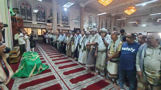 تشيع شهيد الواجب عبده قاسم الذي ارتقى جراء العدوان الإسرائيلي على ميناء الصليف بالحديدة