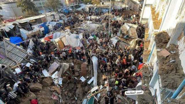 عشرات الشهداء في مجازر العدو الصهيوني وسط قطاع غزة