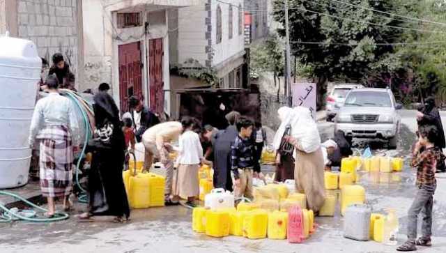 أزمة مياه خانقة في تعز وسخط شعبي متصاعد ضد حكومة الارتزاق