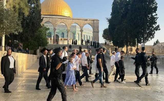 مستوطنون يدنسون المسجد الأقصى المبارك