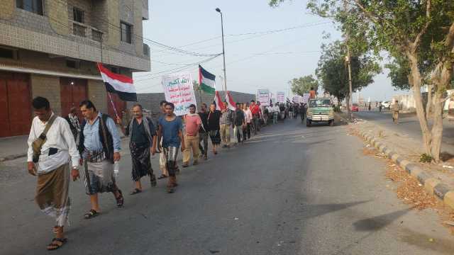 مسير ووقفة مسلحة لقوات التعبئة العامة في الحديدة تأكيداً للجاهزية ودعماً لفلسطين