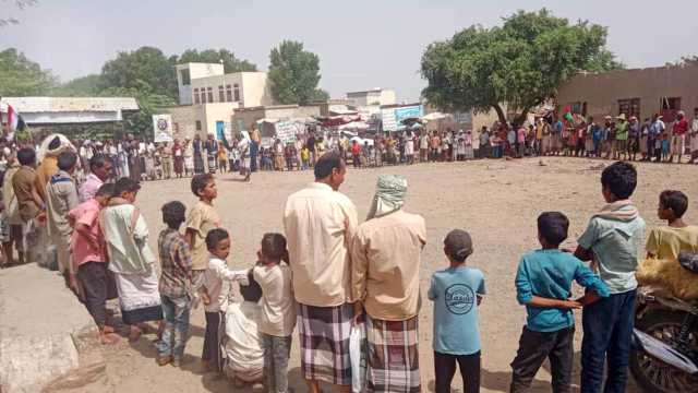 وقفة قبلية مسلحة في المنصورية بالحديدة نصرة لغزة وتنديدا بجرائم العدوان الصهيوني