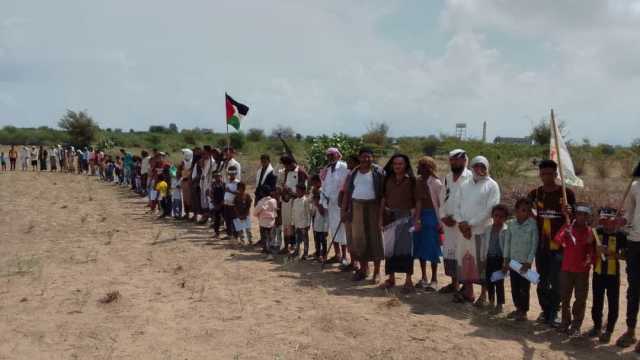 وقفة قبلية في السخنة بالحديدة تعلن النفير والبراءة من العملاء والخونة