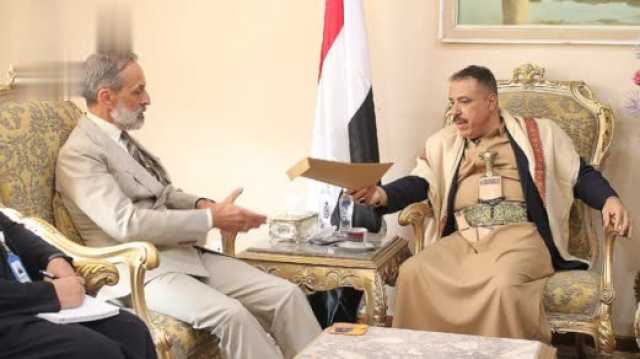 وزير الخارجية يسلّم منسق الشؤون الإنسانية بصنعاء رسالة موجهة للأمين العام للأمم المتحدة