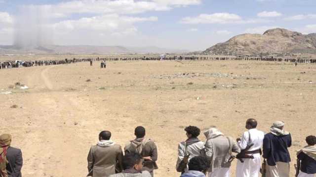 وقفة قبلية مسلحة في بلاد الروس بصنعاء إعلانا للنفير والبراءة من العملاء