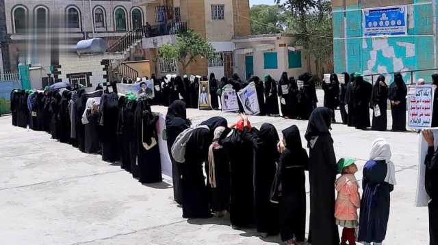 الهيئة النسائية في إب تنظم وقفة نصرةً لغزة وإحياءً لذكرى مجزرة تنومة