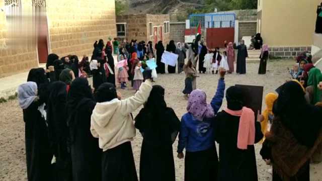 إدارة تنمية المرأة بصنعاء تنظم وقفة إحياءً لذكرى مجزرة تنومة