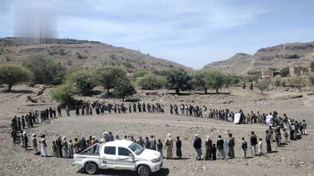 وقفة قبلية مسلحة في الطيال بصنعاء إعلانا للبراءة من الخونة ودعمًا لغزة