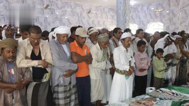 تشييع جثامين شهداء العدوان الصهيوني على مصنع إسمنت باجل في الحديدة