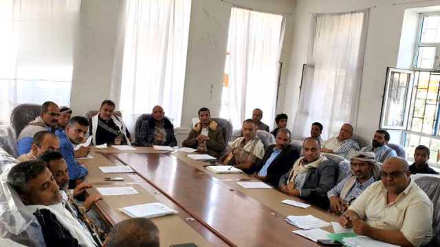 اجتماع في البيضاء يناقش الآليات الكفيلة بتعزيز الأداء ومستوى الانضباط الوظيفي