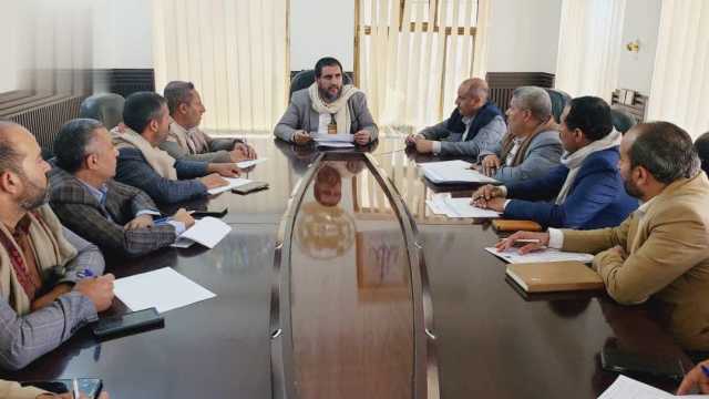 اجتماع برئاسة الهادي يناقش مشاريع التمكين الاقتصادي في عزل محافظة صنعاء