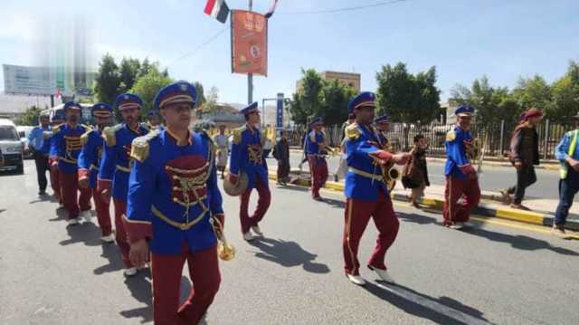 مسير للموسيقى العسكرية في صنعاء احتفاء بالعيد الوطني 22 مايو