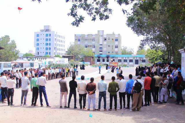 جامعة الحديدة تنظم وقفات تنديدية بالعدوان الأمريكي ودعمًا لغزة