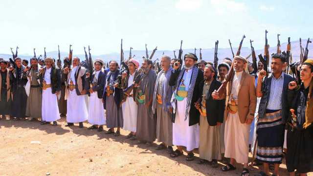 وقفة مسلحة لقبائل بني حشيش بصنعاء إعلاناً للنفير والبراءة من العملاء والخونة