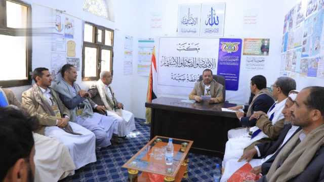 عوض يرأس اجتماعاً لمناقشة سير العمل في مكتب الاقتصاد والصناعة بصعدة