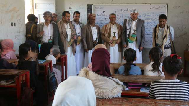 وزير الشباب والقائم بأعمال محافظ تعز يتفقدان أنشطة الدورات الصيفية