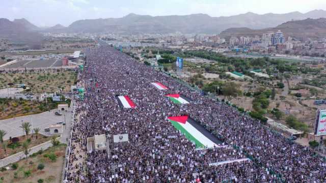 طوفان بشري بأمانة العاصمة ابتهاجاً بالفشل الأمريكي وتحدياً للعدو الصهيوني