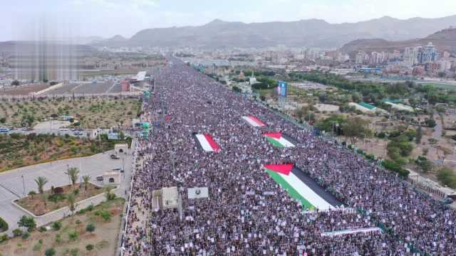 مسيرات جماهيرية حاشدة في المحافظات نصرة لغزة واحتفالاً بهزيمة العدو الأمريكي