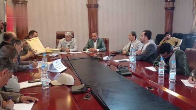فتح مظاريف مناقصة شراء وتوريد 1200 كرسي لعدد من مدارس الأمانة